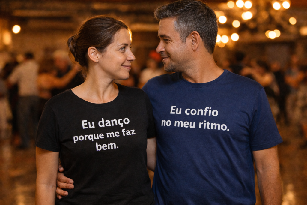 mulher usando camiseta com frase inspiradora em baile de dança de salão