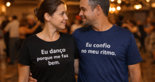 mulher usando camiseta com frase inspiradora em baile de dança de salão