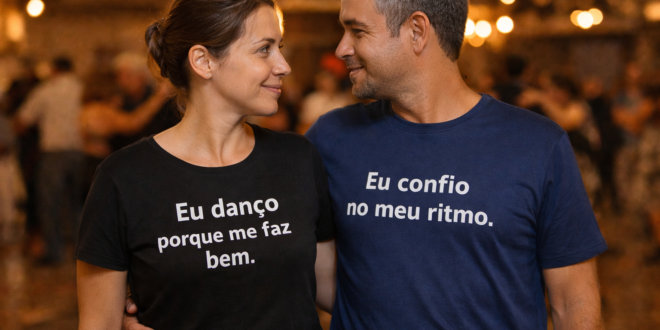 mulher usando camiseta com frase inspiradora em baile de dança de salão